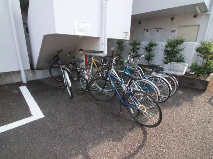 物件外観写真3　(駐輪場)