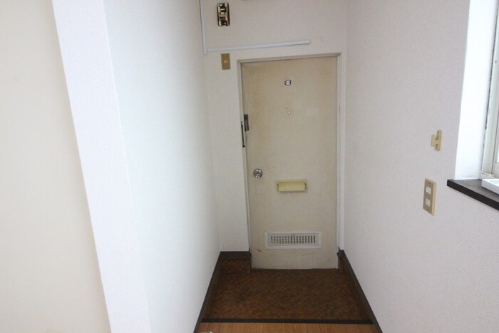 物件内観写真13　(玄関)