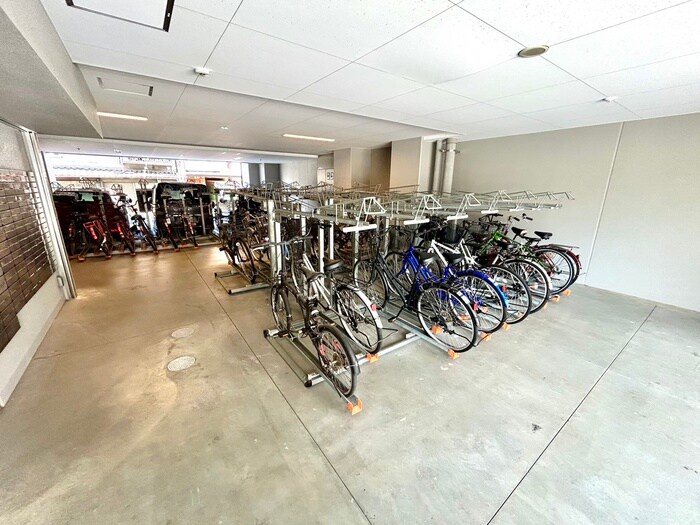 物件外観写真4　(駐輪場)