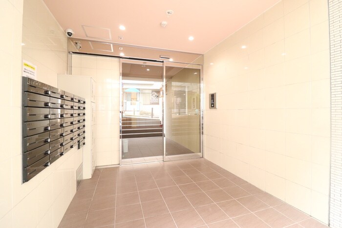 物件外観写真2　(エントランス部分)