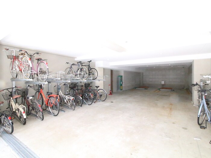 物件外観写真4　(駐輪場)