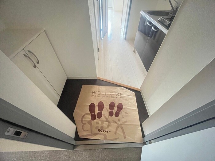 物件内観写真12　(玄関)