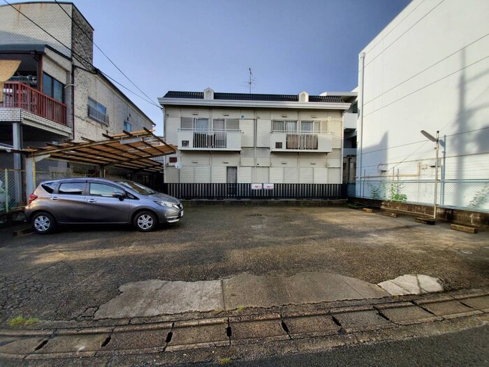 物件外観写真3　(駐車場)
