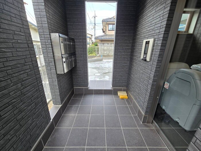 物件外観写真4　(エントランス部分)