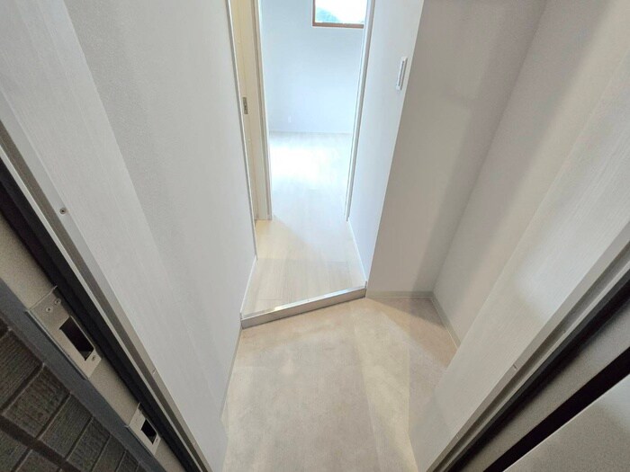 物件内観写真18　(玄関)