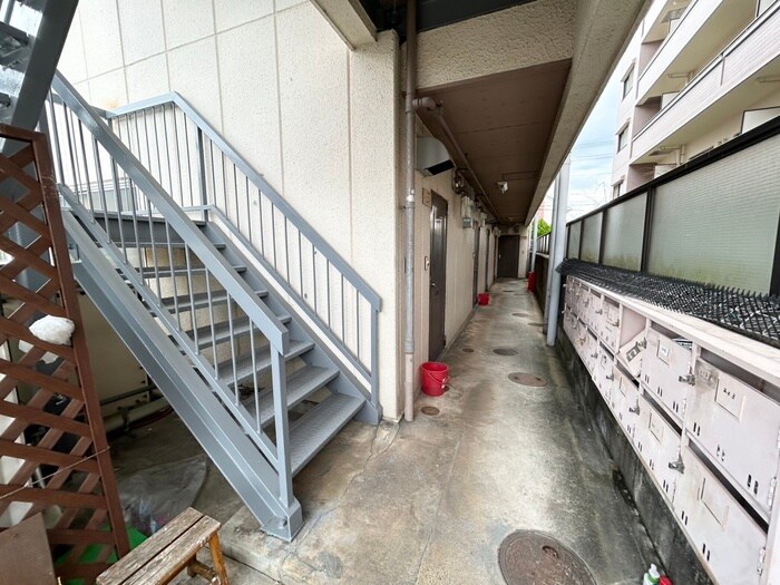 物件外観写真4　(エントランス部分)