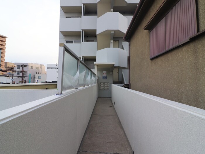 物件外観写真5　(エントランス部分)