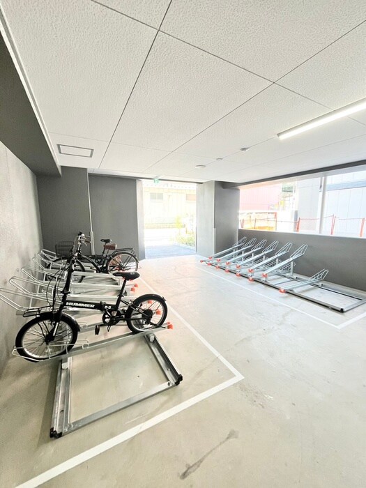 物件外観写真4　(駐輪場)