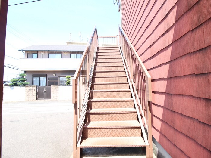 物件外観写真3　(エントランス部分)