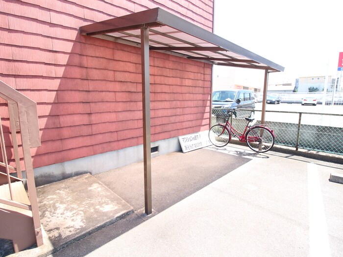 物件外観写真4　(駐輪場)
