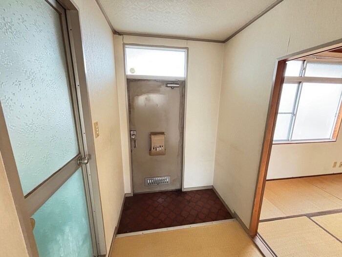 物件内観写真16　(玄関)