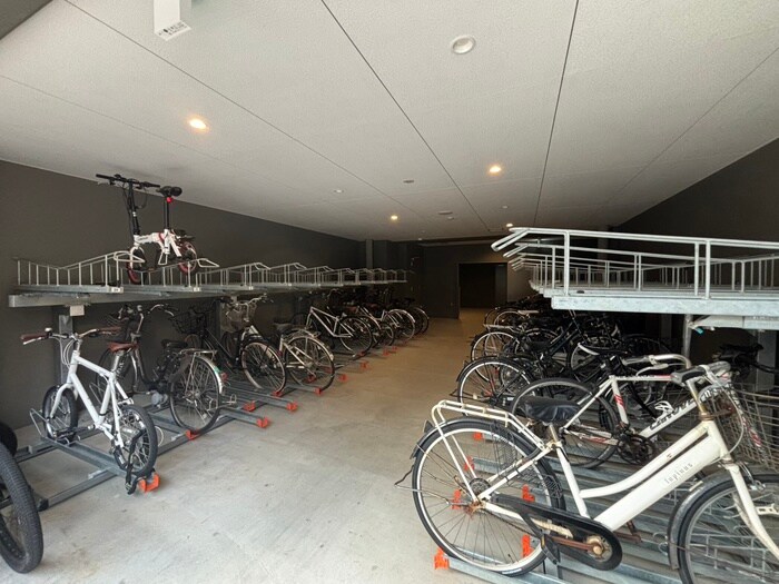 物件外観写真4　(駐輪場)