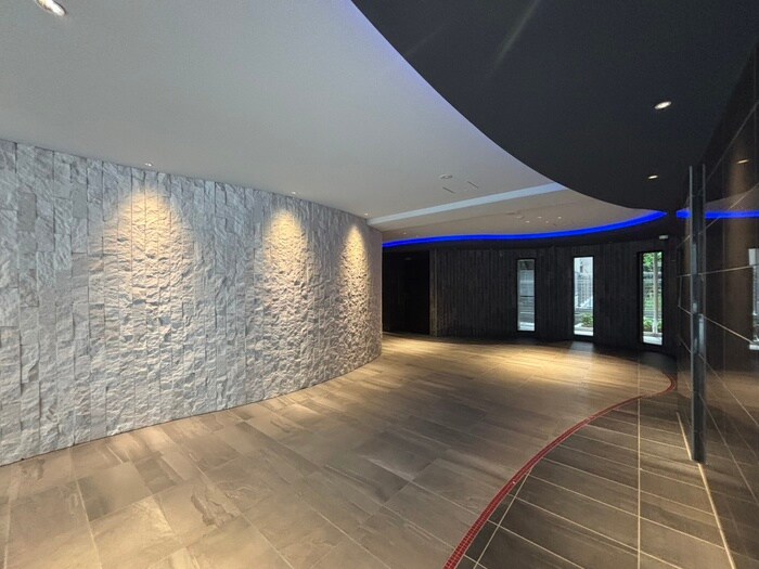 物件外観写真5　(エントランス部分)