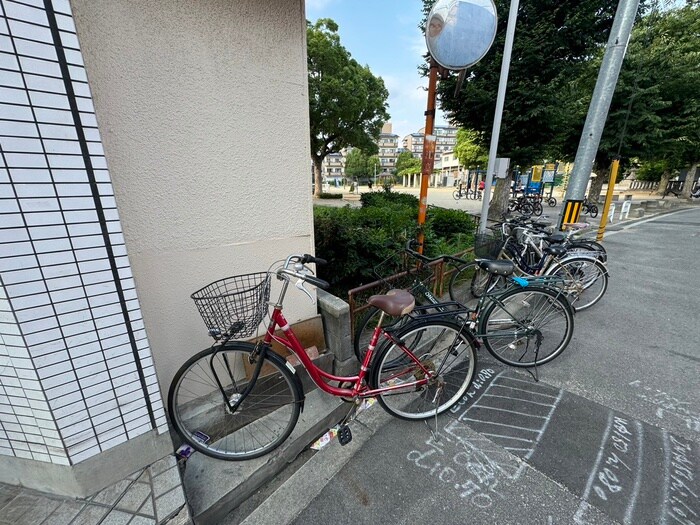 物件外観写真3　(駐輪場)