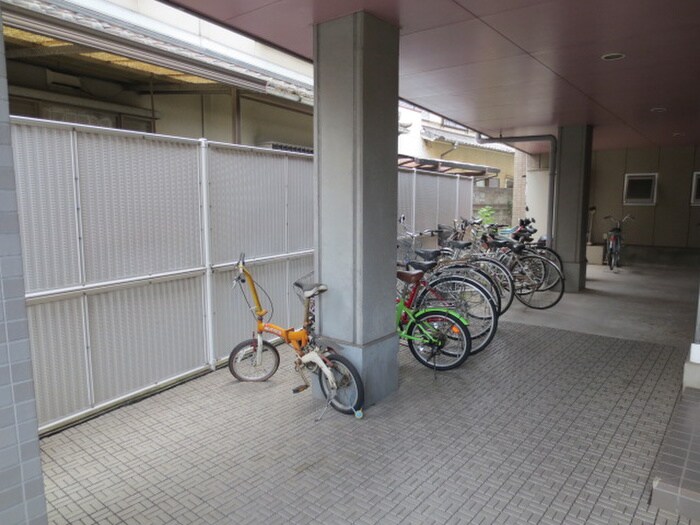 物件外観写真4　(駐輪場)