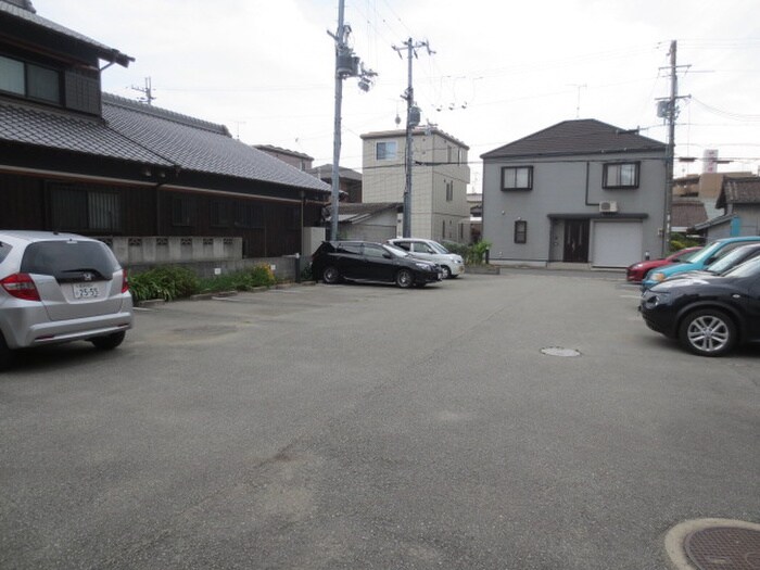 物件外観写真5　(駐車場)