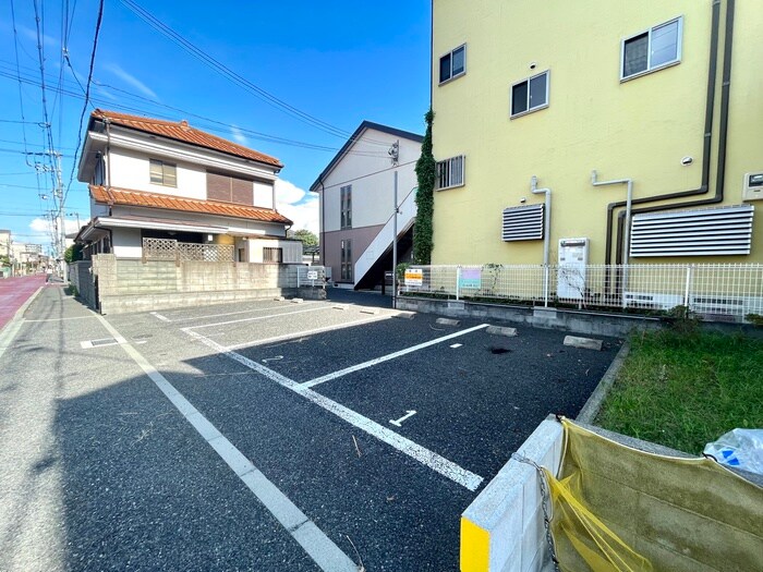 物件外観写真4　(駐車場)