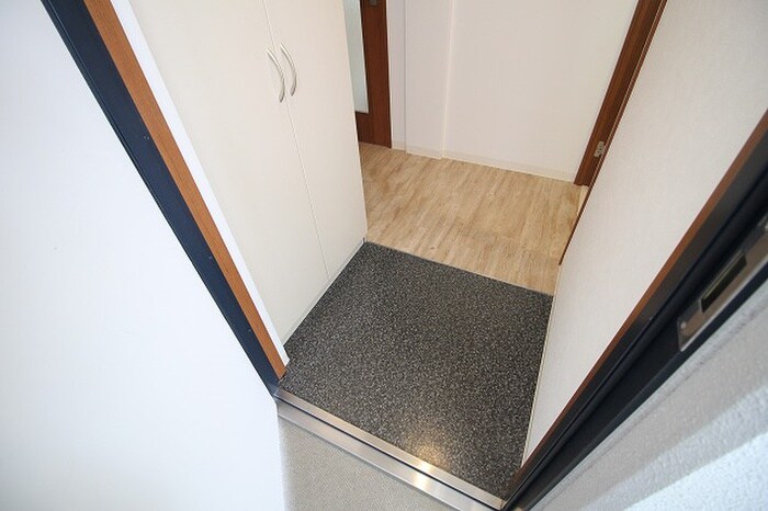 物件内観写真7　(玄関)