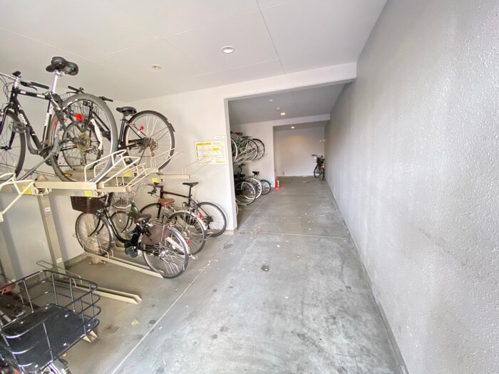 物件外観写真3　(駐輪場)