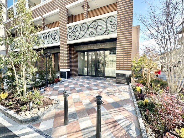 物件外観写真2　(エントランス部分)