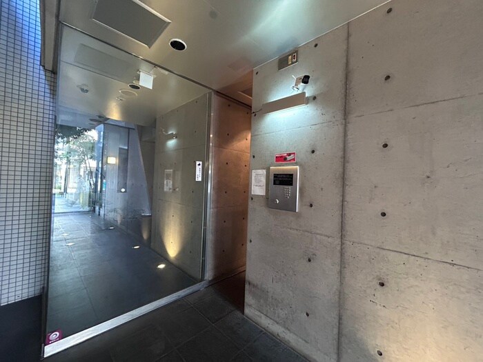 物件外観写真6　(エントランス部分)