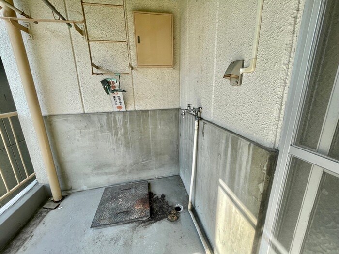 物件内観写真16　(洗濯機置場)