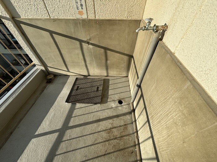 物件内観写真16　(洗濯機置場)