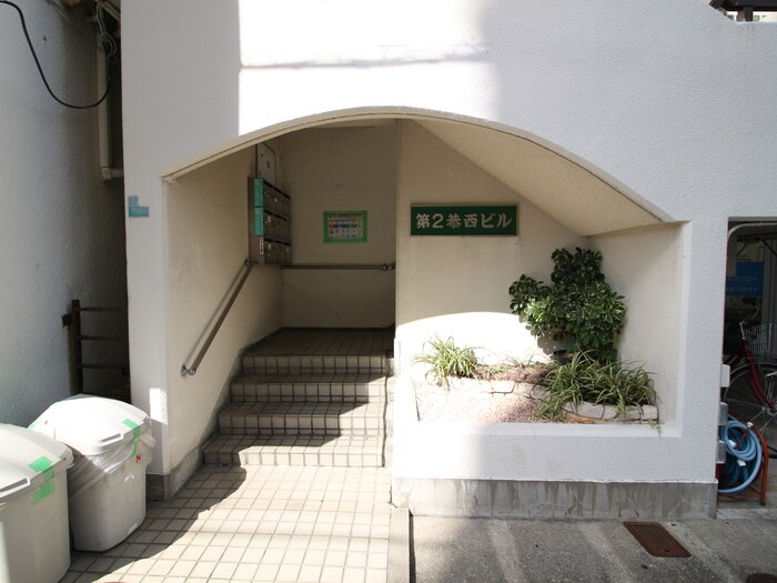 物件外観写真4　(エントランス部分)