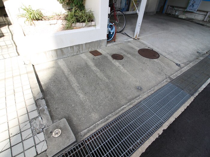 物件外観写真5　(駐輪場)