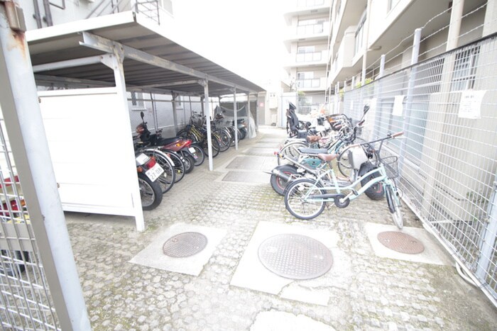 物件外観写真4　(駐輪場)