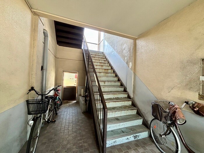 物件外観写真4　(エントランス部分)