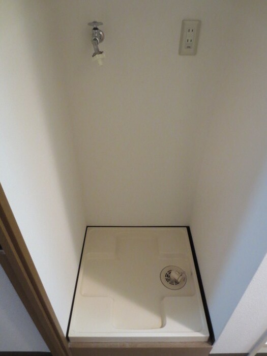 物件内観写真17　(洗濯機置場)