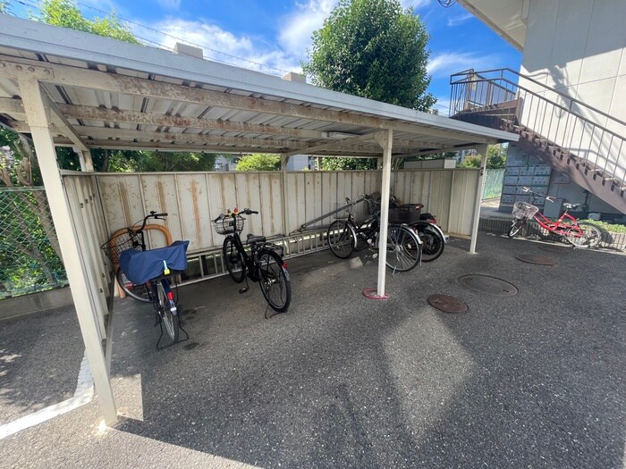 物件外観写真5　(駐輪場)