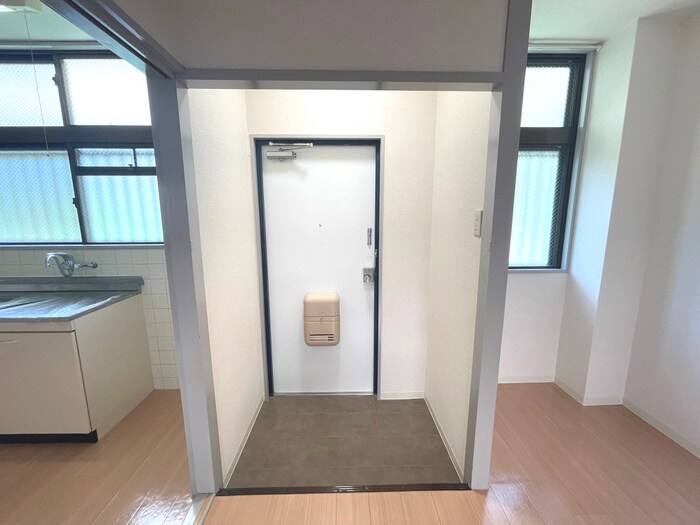 物件内観写真18　(玄関)