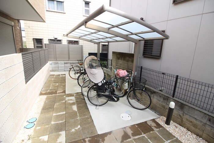 物件外観写真4　(駐輪場)