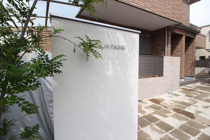 物件外観写真5　(エントランス部分)