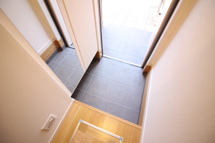 物件内観写真17　(玄関)