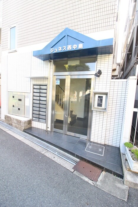 物件外観写真2　(エントランス部分)