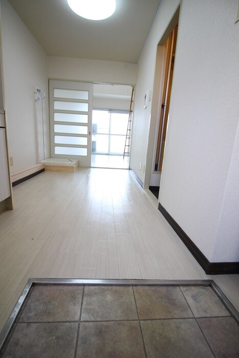 物件内観写真14　(廊下)