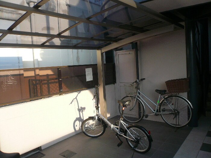 物件外観写真4　(駐輪場)