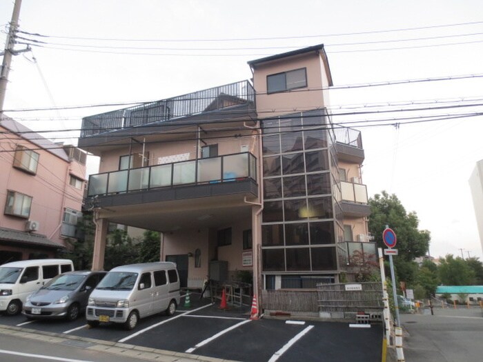 物件外観写真6　(駐車場)