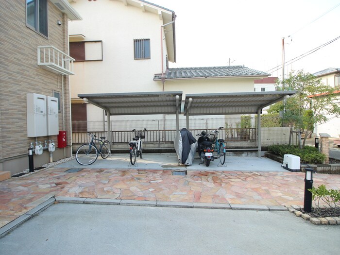 物件外観写真4　(駐輪場)
