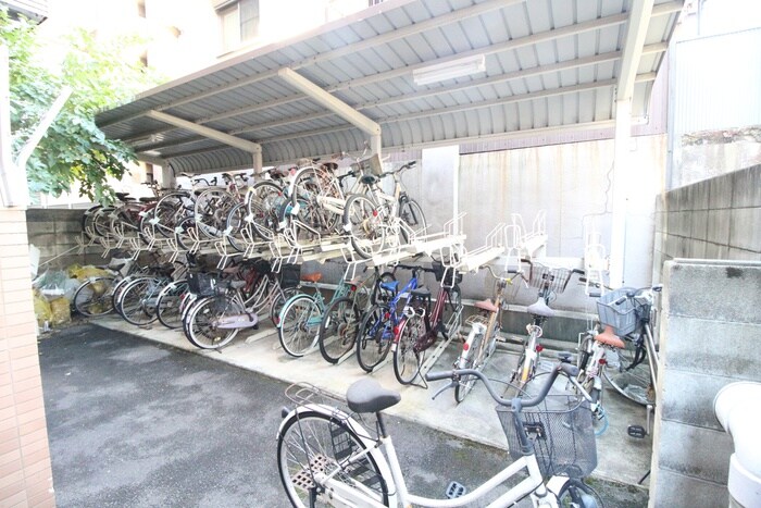 物件外観写真3　(駐輪場)