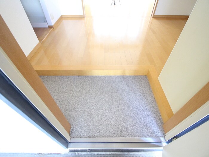 物件内観写真16　(玄関)