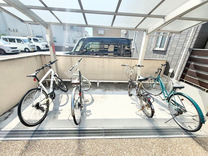 物件外観写真4　(駐輪場)