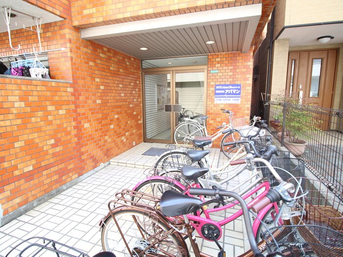 物件外観写真2　(エントランス部分)