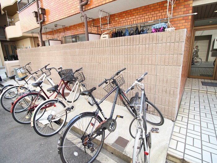 物件外観写真5　(駐輪場)
