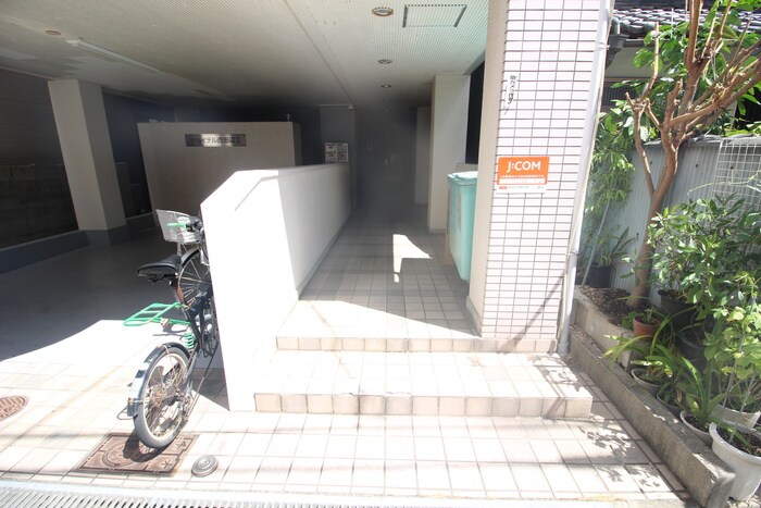 ジョイテル西田辺Ⅱのエントランス部分