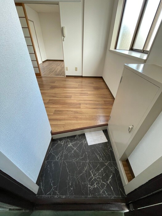 物件内観写真13　(玄関)