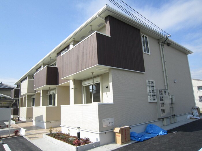 物件外観写真3　(エントランス部分)